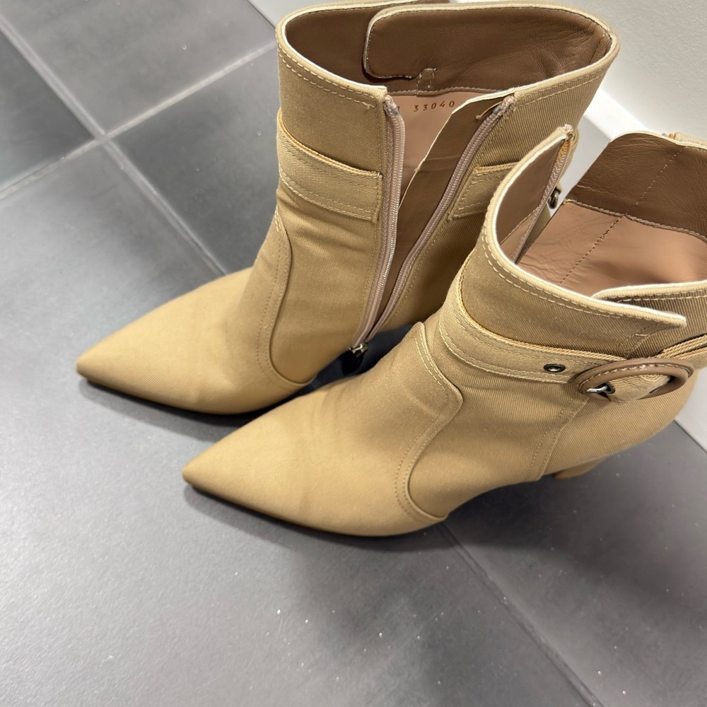 Gianvito Rossi Beige Ankle Boots
